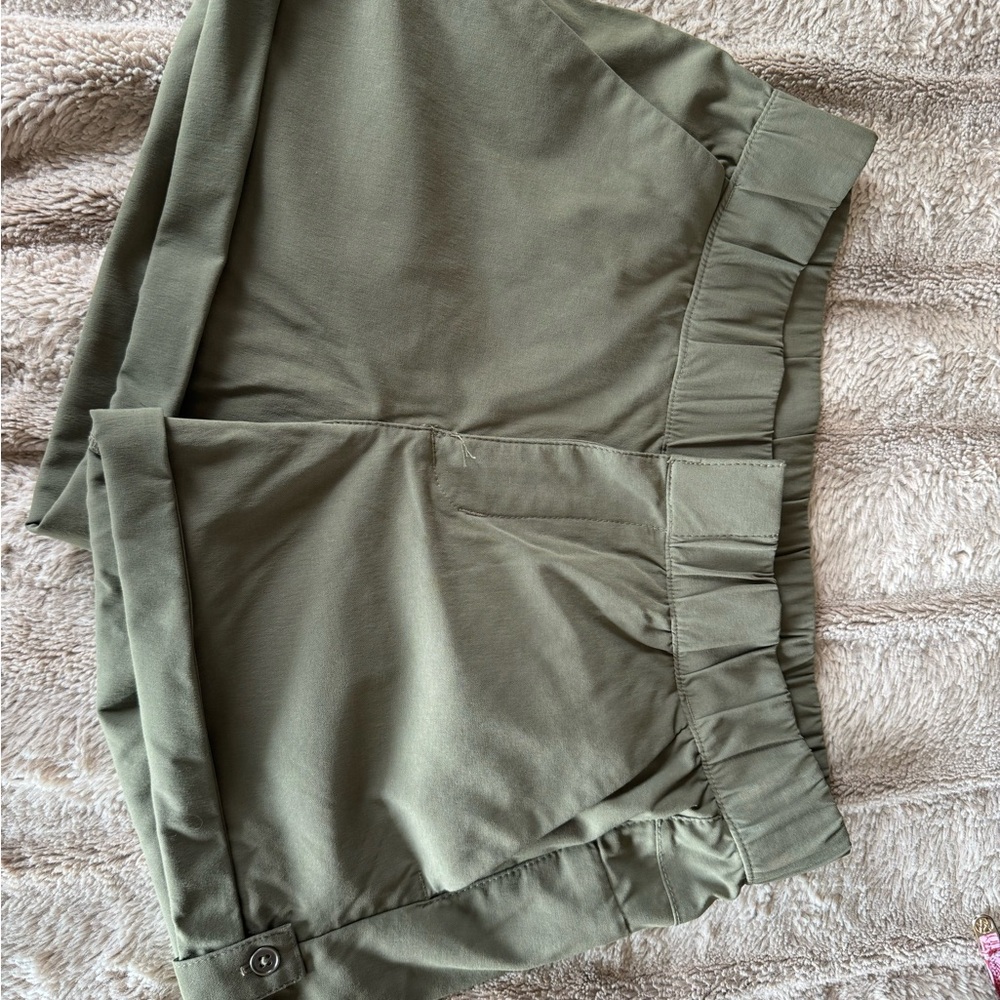 Columbia Green Cargo Shorts with Elastic Waistband